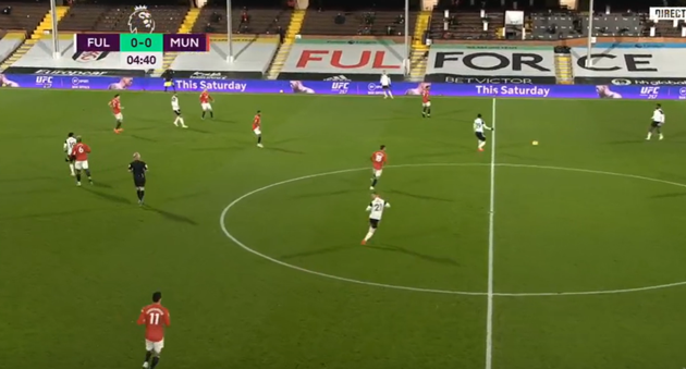 Ảnh bài viết Hớ hênh, Pogba tự tay "dâng" bàn thắng cho Fulham