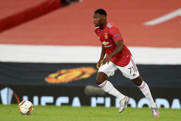9. Teden Mengi gia nhập Derby - cho mượn. Đội trưởng U21 Man United đầu quân cho Derby County dưới sự dẫn dắt của huyền thoại Quỷ đỏ Wayne Rooney. Mengi sẽ có cơ hội trui rèn tài năng và có thời gian ra sân nhiều hơn ở Derby.
