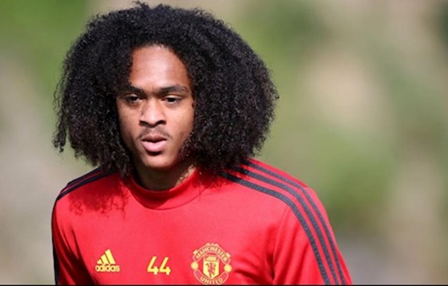 6. Tahith Chong gia nhập Club Brugge (cho mượn). Trước khi gia nhập Club Brugge, tiền vệ chạy cánh người Hà Lan thi đấu dưới dạng cho mượn trong màu đội bóng Werder Bremen tại Bundesliga. Dù nhận được sự kỳ vọng lớn, thế nhưng sao mai 21 tuổi đã không để lại bất kỳ dấu ấn nào.