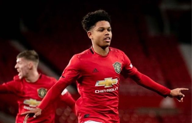 Man United wonderkid now expected to debut this season after rejecting interest from Barcelona and PSG to sign a professional contract - Bóng Đá