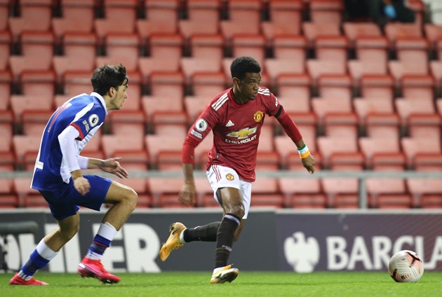 Amad Diallo bags three assists and a goal as Manchester United U23s win 6-4 vs Blackburn - Bóng Đá
