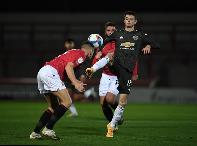 Manchester United academy starlet Joe Hugill turned down a transfer to Tottenham and Arsenal - Bóng Đá