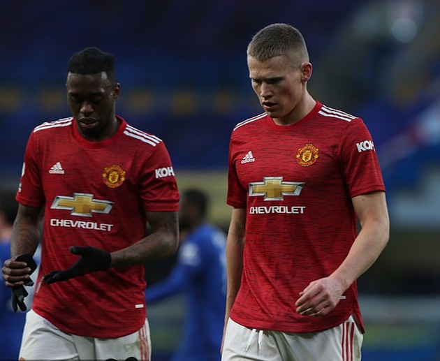 Watch Man Utd boss Solskjaer act out Hudson-Odoi handball to linesman during Chelsea clash - Bóng Đá