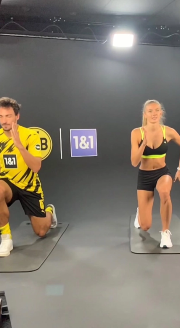 Fans joke Jadon Sancho and Erling Haaland won’t leave Dortmund after they hire ‘world’s sexiest athlete’ to train them - Bóng Đá