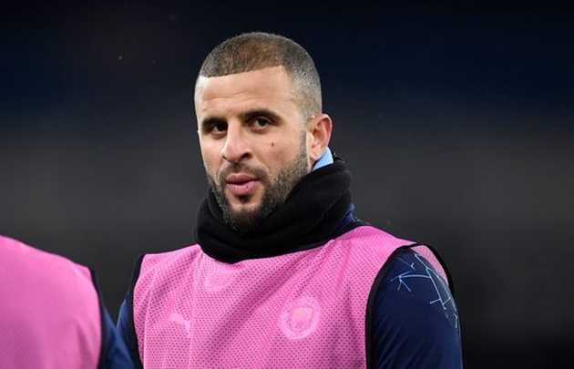 Walker dự bị ở trận đấu giữa Man United và Man City.