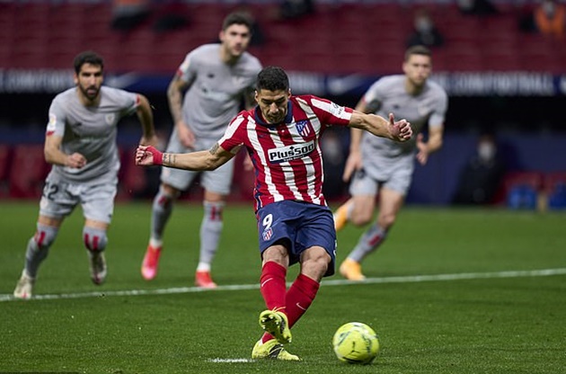 Suarez ấn định chiến thắng chung cuộc 2-1 cho đội chủ nhà.