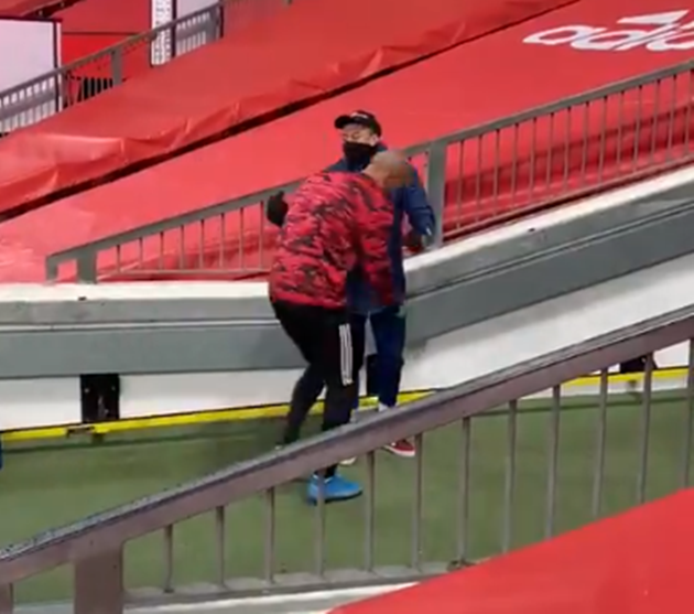 Bruno Fernandes warmly greets Man Utd loanee Jesse Lingard before West Ham fixture - Bóng Đá