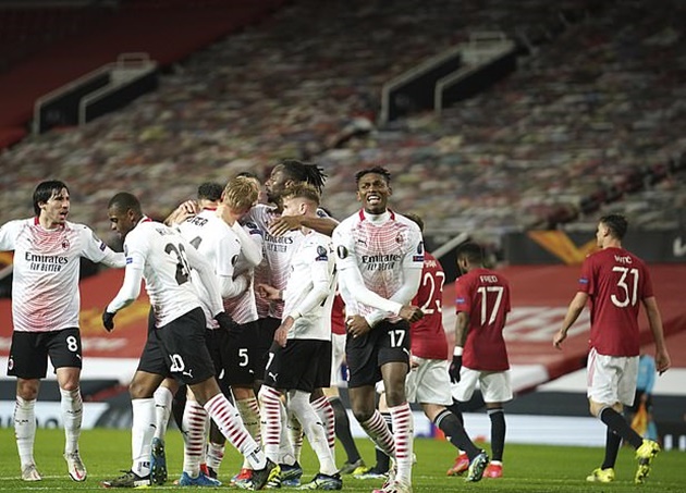 Bruno Fernandes warmly greets Man Utd loanee Jesse Lingard before West Ham fixture - Bóng Đá