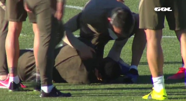 Watch worrying moment former Celtic star Moussa Dembele collapses during Atletico Madrid training - Bóng Đá