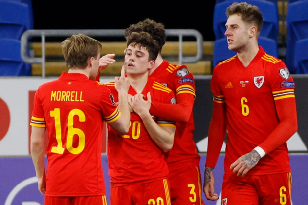 Shock as Man United star Dan James pops up with towering header for Wales after lovely Gareth Bale assist - Bóng Đá