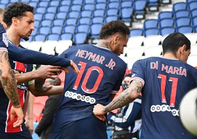Neymar involved in tunnel tussle with Djalo after red card for PSG vs Lille - Bóng Đá