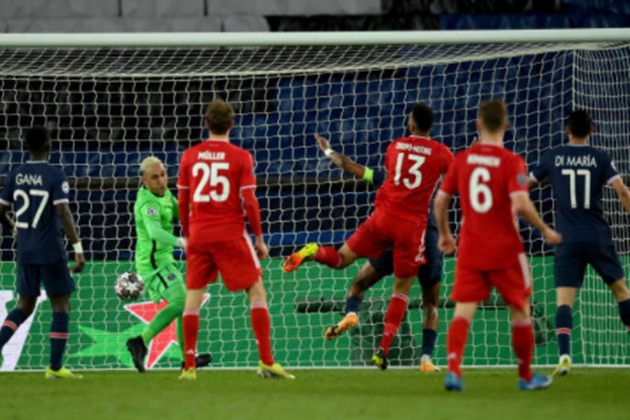 Choupo-Moting mở tỷ số trận đấu.