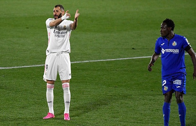 Real Madrid star Mariano in disbelief after VAR rules out goal vs Getafe for incredibly tight offside - Bóng Đá