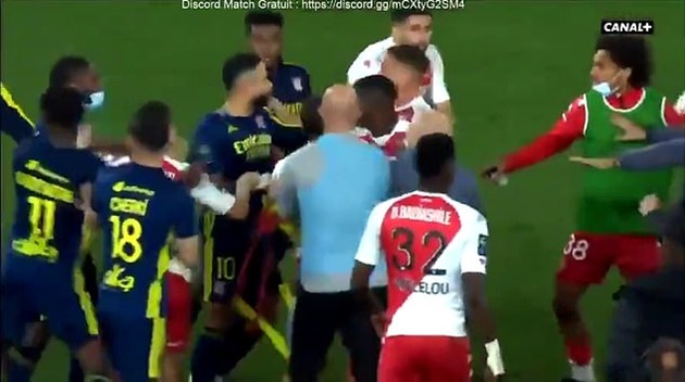 Trận đấu bạo lực giữa Monaco và Lyon - Bóng Đá