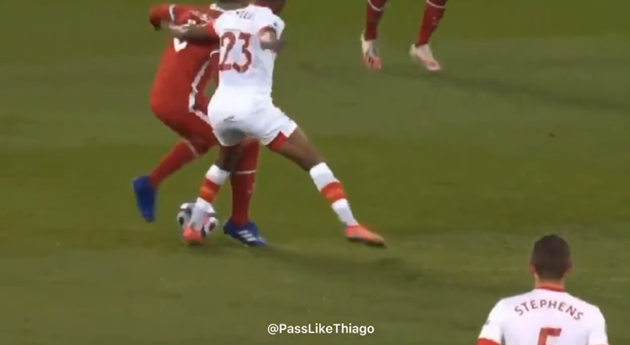 Thiago skins two Southampton players in superb demonstration of close control - Bóng Đá