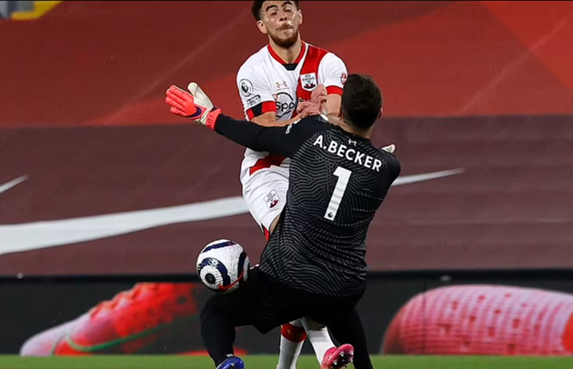 Thiago skins two Southampton players in superb demonstration of close control - Bóng Đá