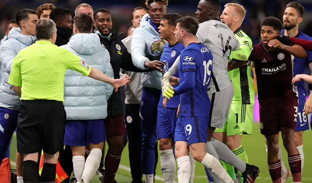 Chelsea và Leicester suýt 'tẩn' nhau ở Stamford Bridge - Bóng Đá