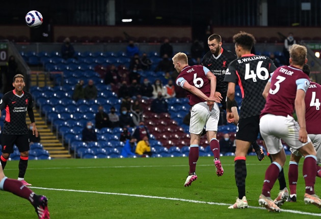 Liverpool fans react on Twitter to Nat Phillips’s display at Burnley - Bóng Đá