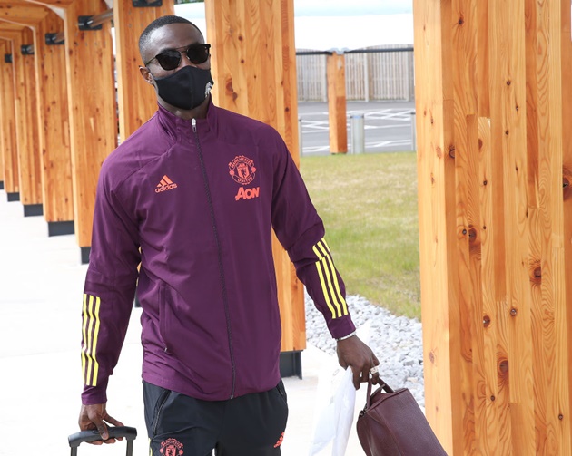 Pictures as Manchester United's stars arrive in Gdansk for Europa League final - Bóng Đá