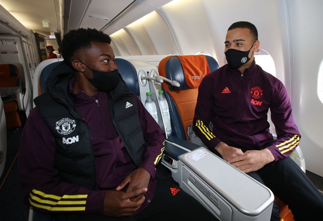 Pictures as Manchester United's stars arrive in Gdansk for Europa League final - Bóng Đá