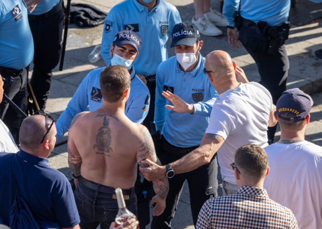 Brawling Chelsea and Man City fans clash in shameful scenes in Porto ahead of Saturday’s Champions League final - Bóng Đá