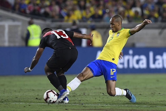 Fabinho trong màu áo Brazil.