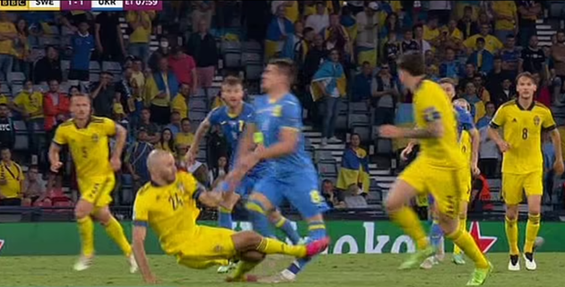 Sweden ace Marcus Danielson sent off for potential leg breaker on Ukraine’s Besedin - Bóng Đá