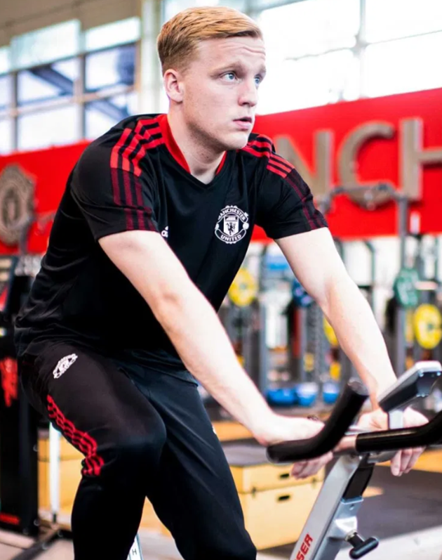 Van De Beek returns to Man Utd pre-season training after Euro 2020 - Bóng Đá