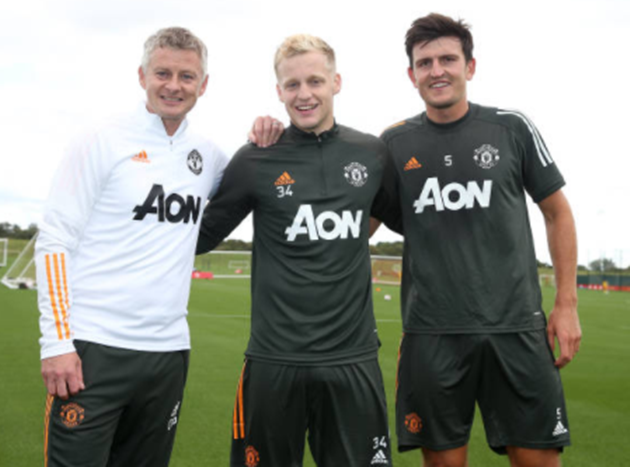 Van De Beek returns to Man Utd pre-season training after Euro 2020 - Bóng Đá