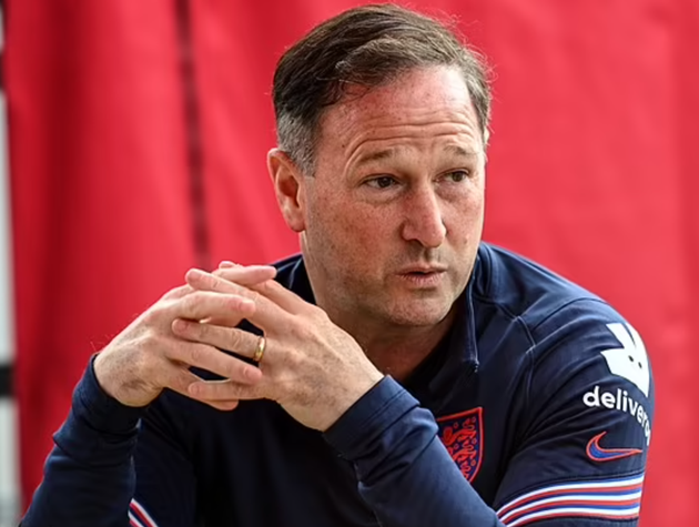 England's secret weapon: No 2 Steve Holland won the lot at Chelsea, got Abramovich's respect by standing up to Mourinho - Bóng Đá