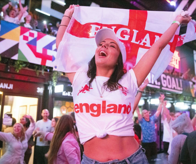 England fans go wild as Three Lions make historic first final in 55 years - Bóng Đá