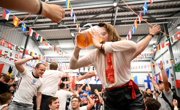 England fans go wild as Three Lions make historic first final in 55 years - Bóng Đá