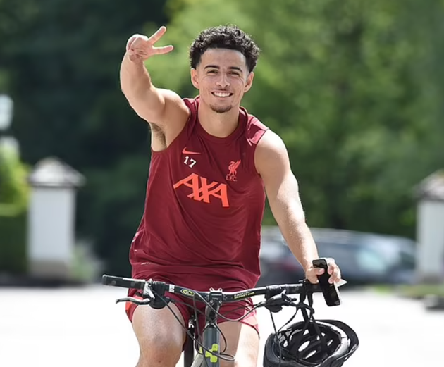 Liverpool stars get their bikes out again at pre-season training camp as Virgil van Dijk, Alex Oxlade-Chamberlain - Bóng Đá