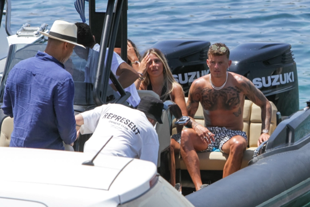 Arsenal-bound Ben White relaxes on yacht with England star Kalvin Phillips on well-earned Mykonos break after Euro 2020 - Bóng Đá
