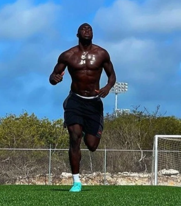  Romelu Lukaku works out in Florida sun - Bóng Đá