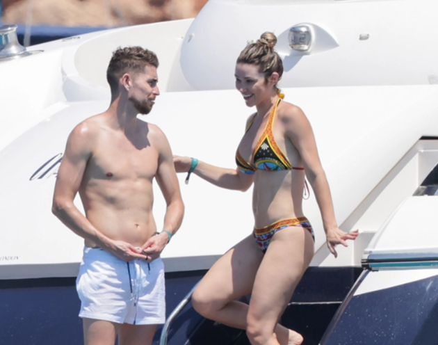 Jorginho pulls girlfriend Catherine Harding into sea as Euro 2020 - Bóng Đá