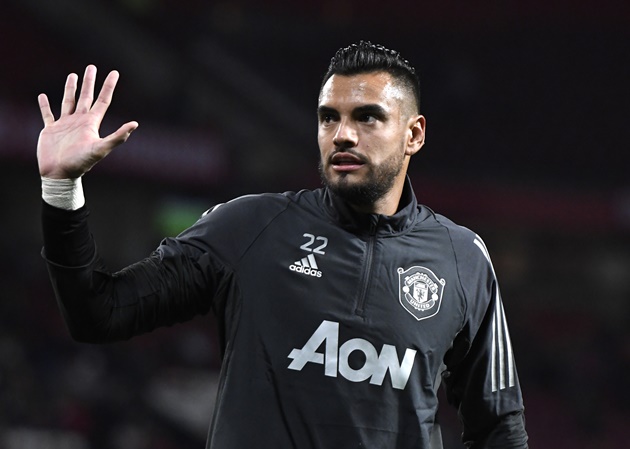 Arsenal consider swoop for former Manchester United star Sergio Romero - Bóng Đá