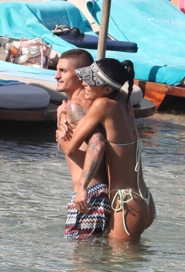 Marco Verratti kisses and cuddles model wife Jessica Aidi  - Bóng Đá