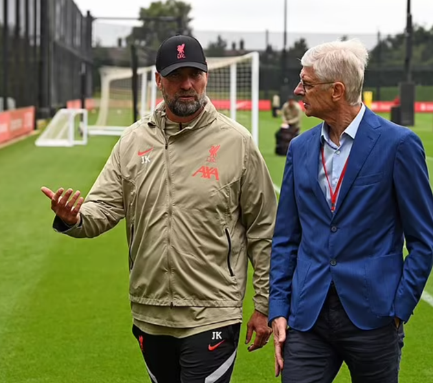 Arsene Wenger is a surprise visitor at Liverpool training as he drops by to present Best FIFA Men's awards - Bóng Đá