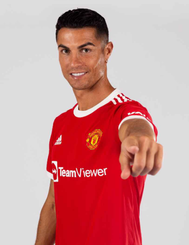 Manchester United release first photos of Cristiano Ronaldo in new home shirt - Bóng Đá