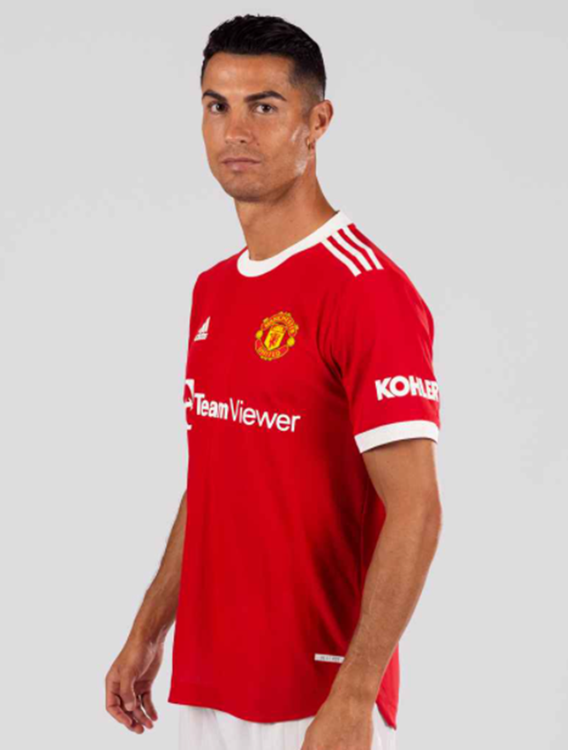 Manchester United release first photos of Cristiano Ronaldo in new home shirt - Bóng Đá