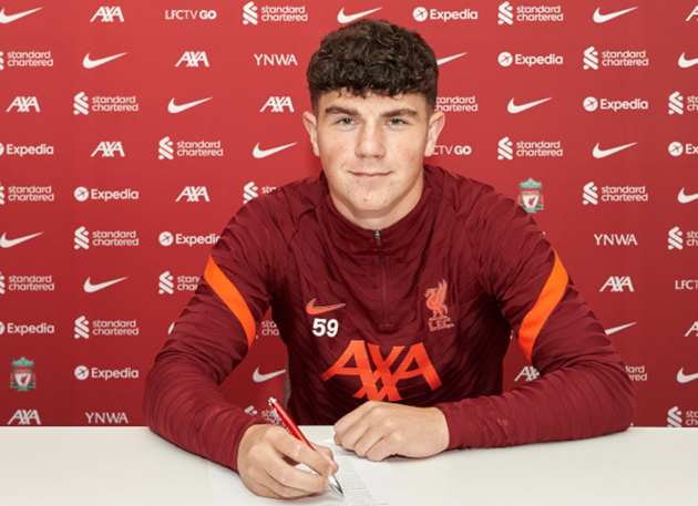 Promising young goalkeeper Oscar Kelly signs his first pro contract with Liverpool - Bóng Đá