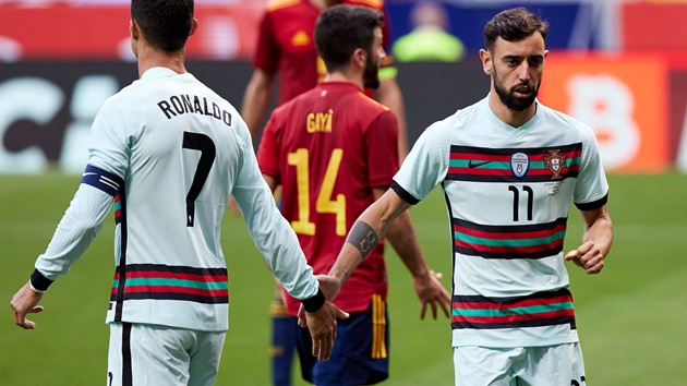 Ronaldo và Fernandes trong màu áo Bồ Đào Nha.