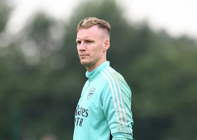 Leno trong màu áo Arsenal.