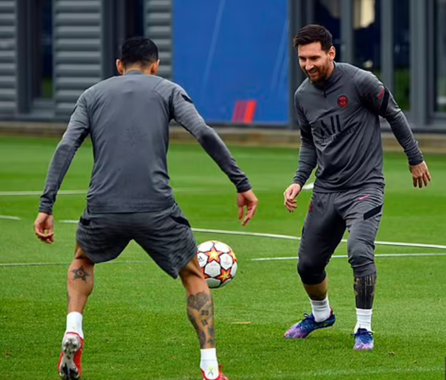 Lionel Messi shakes off knee injury as he returns to PSG training - Bóng Đá