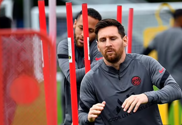 Lionel Messi shakes off knee injury as he returns to PSG training - Bóng Đá