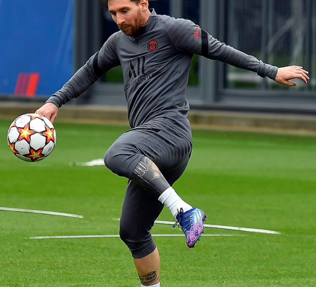 Lionel Messi shakes off knee injury as he returns to PSG training - Bóng Đá