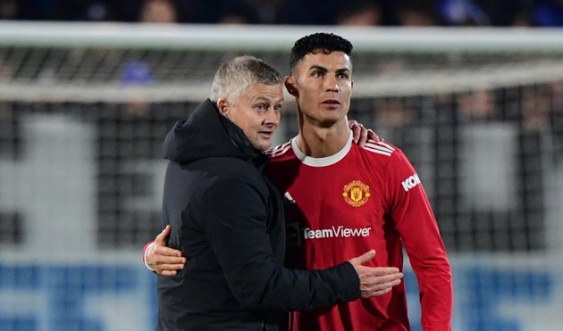Ronaldo không thể cứu mãi Ole.