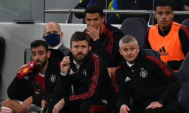 Martin Samuel: "Man United trông ngây ngô và lố bịch"
