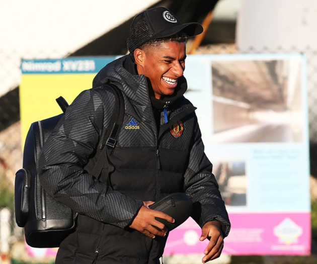  Man Utd flops arrive at Manchester airport to fly out to Spain for Carrick’s first game in charge against Villarreal - Bóng Đá